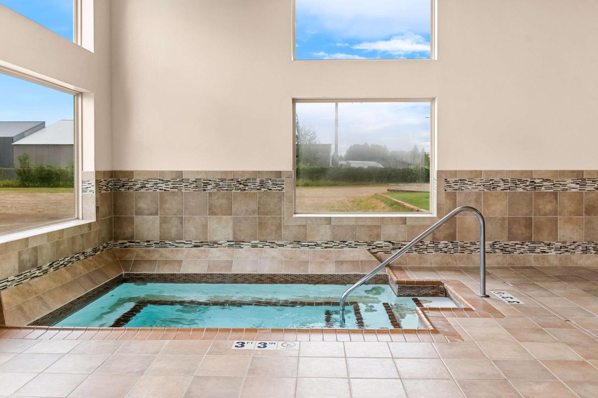 Heartland Inn & Suites, Surestay Collection By Best Western Park Rapids Bagian luar foto