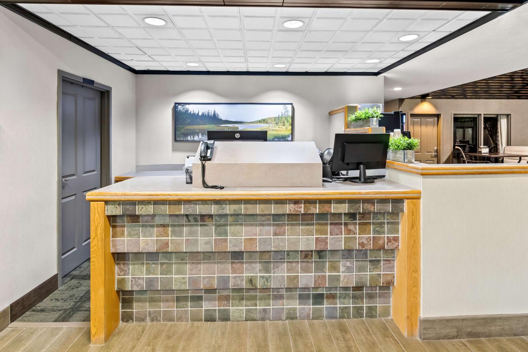 Heartland Inn & Suites, Surestay Collection By Best Western Park Rapids Bagian luar foto